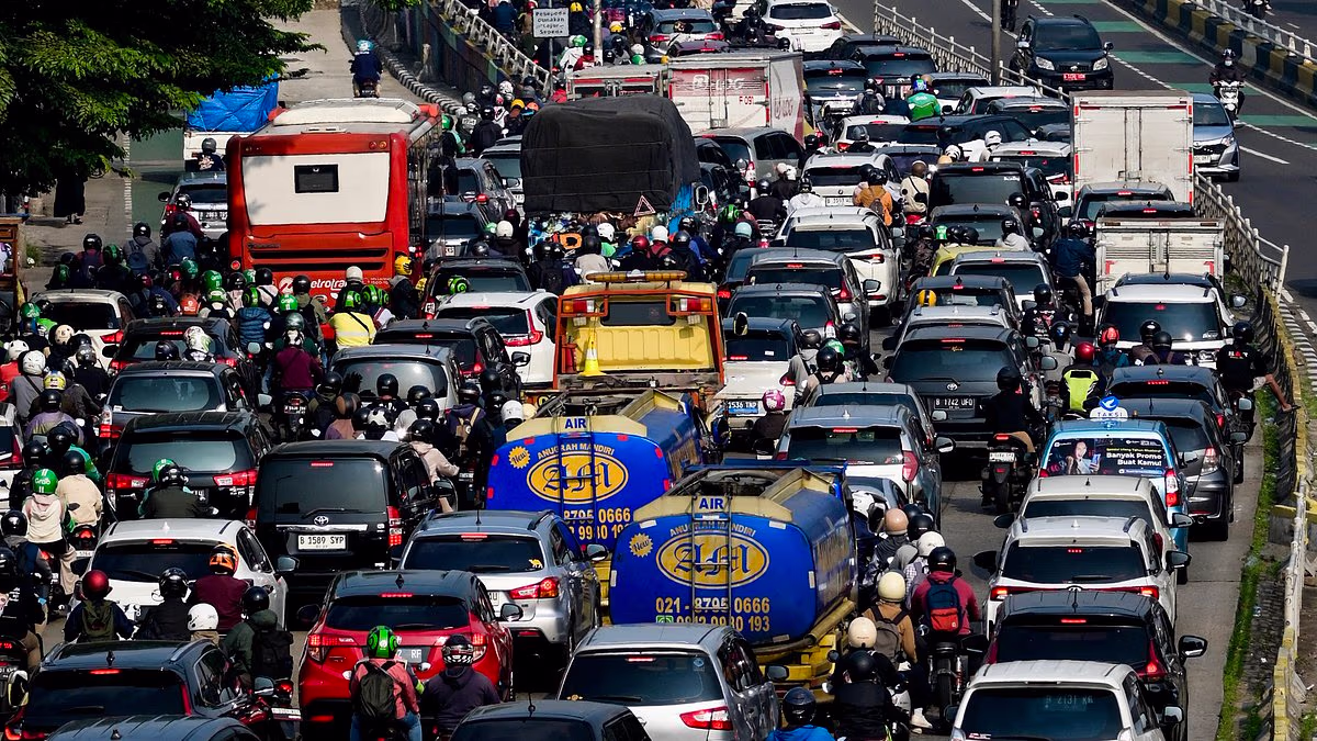 How Jakarta eclipsed Tokyo's population with 42 MILLION people