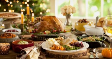 How many calories are in the average thanksgiving dinner?