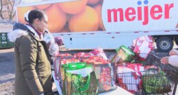 Hundreds of families line up in Urbana for HeartStrong’s turkey day drive