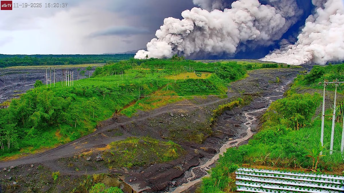 Indonesian volcano erupts with 54,000ft ash cloud