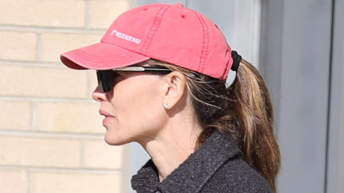 Jennifer Garner goes shopping alone after Thanksgiving with ex Ben
