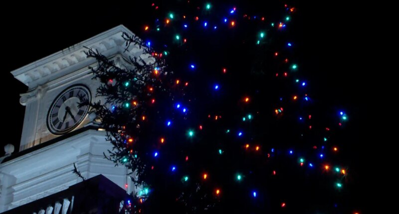Jonesborough shines with annual Christmas tree lighting