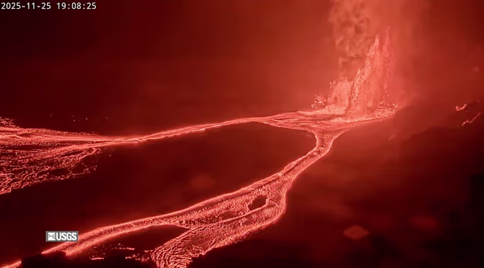 Kilauea displays lava fountains for the 37th time since its eruption began last year