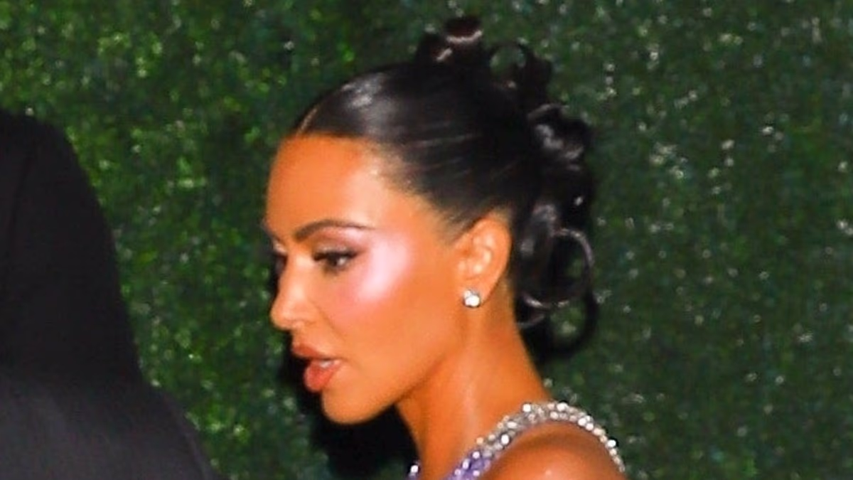 Kim Kardashian dazzles with sisters at mom Kris' 70th birthday bash