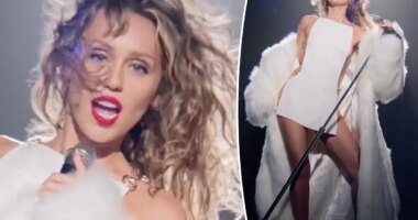 Miley Cyrus hits the stage in completely open-sided Gucci minidress