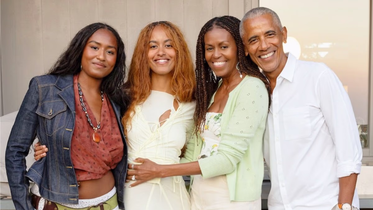 Obamas celebrate Thanksgiving with rare family photo