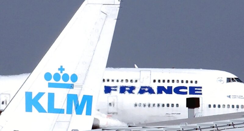 Passenger arrested after opening emergency exit, deploying slide on Atlanta Airport flight