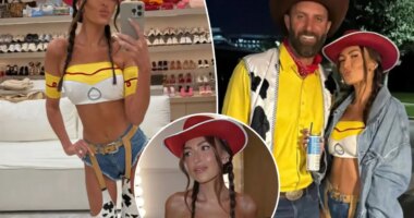 Paulina Gretzky unveils 'Toy Story' Halloween costume in new photos