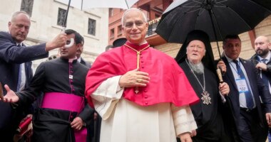 Pope Leo tours Istanbul's famous Blue Mosque, declines to pray alongside imam