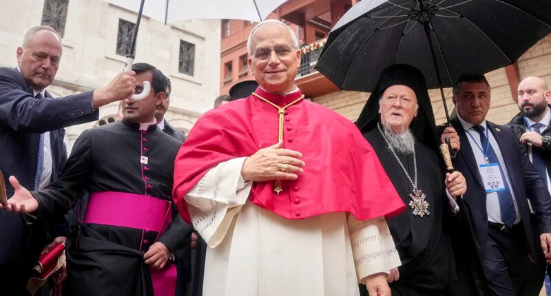 Pope Leo tours Istanbul's famous Blue Mosque, declines to pray alongside imam