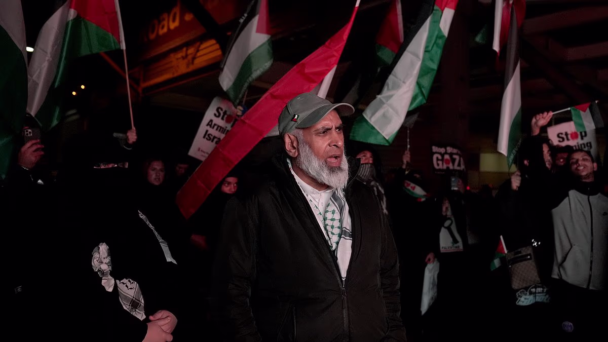 Pro-Palestine protesters descend on Villa Park ahead of match with Maccabi Tel Aviv - as Israeli fans show their support by waving flags outside ground amid police ring of steel