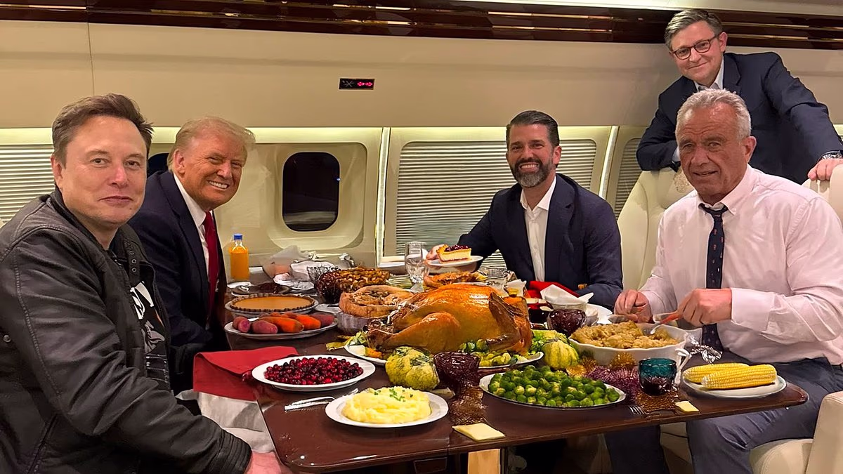 RFK Jr taunts Donald Trump with pointed 'Thanksgiving dinner' photo