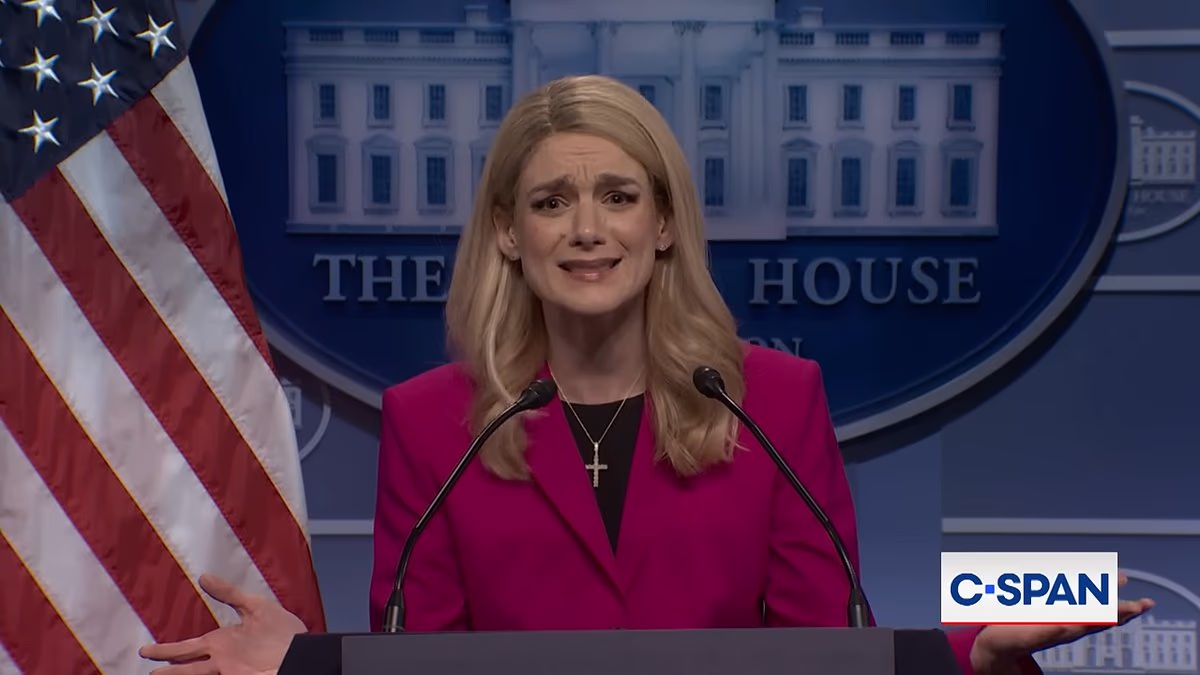 SNL humiliates Karoline Leavitt in skit spoofing her fights with CNN