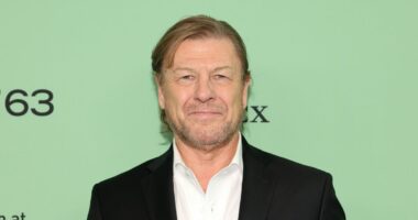 Sean Bean issues 20-word verdict on Daniel Day-Lewis's approach to acting