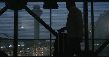 Shutdown sets up weekend of travel headaches