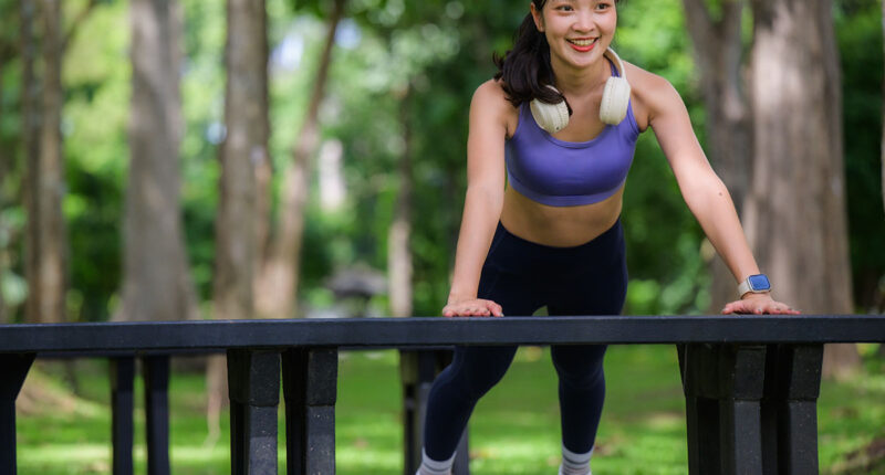 This 7-Minute Morning Bodyweight Routine Builds More Muscle Than 40 Minutes at the Gym After 50