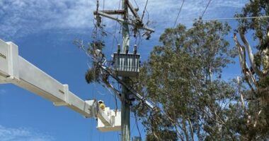 Thousands to swelter without power as mercury soars again across Queensland