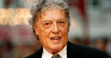Tom Stoppard, sparkling playwright who won an Oscar for ‘Shakespeare In Love,’ dies at 88