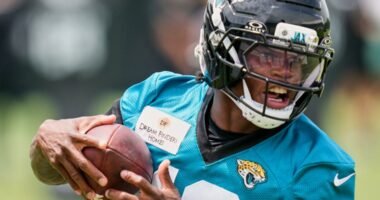 Travis Hunter undergoes knee surgery, sidelined for remainder of 2025 season