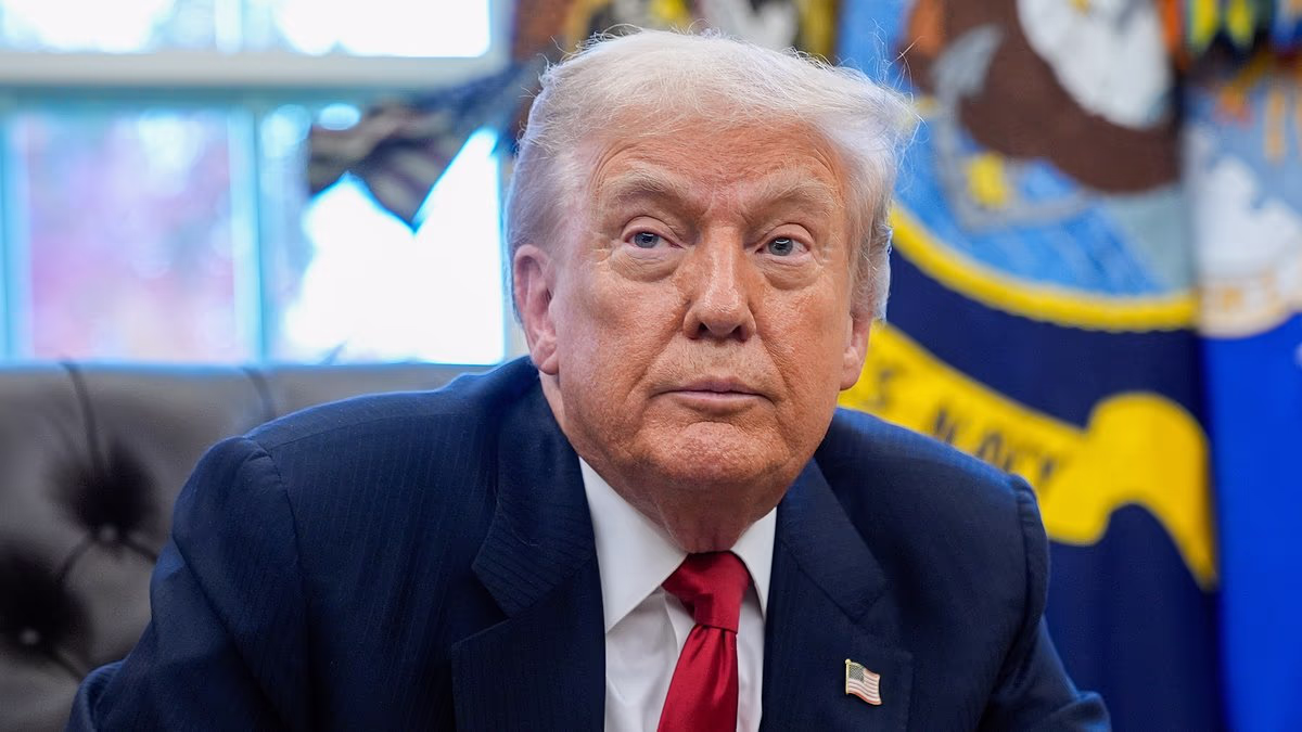 Trump drops dramatic war update as he dispatches trusted aide to Putin