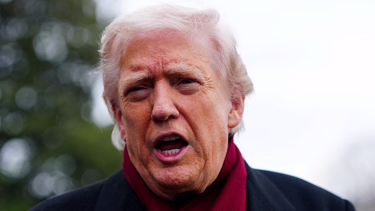 Trump's losing control and MAGA's imploding. Insiders are worried