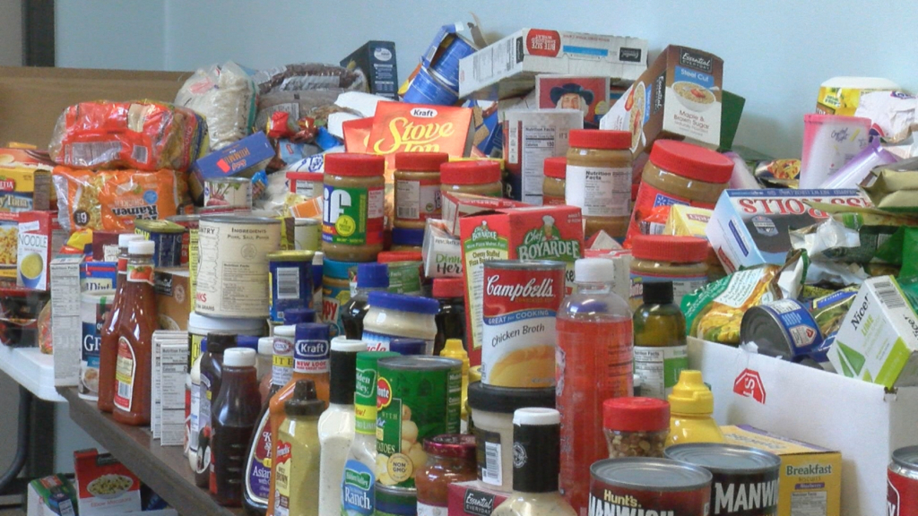U of I food assistance program hosting holiday food drive