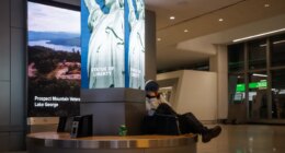 US airlines cancel more than 2,500 weekend flights amid shutdown