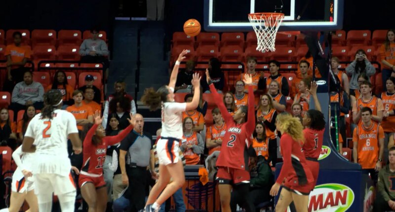Wallace leads Illinois with 27 points in season-opening win