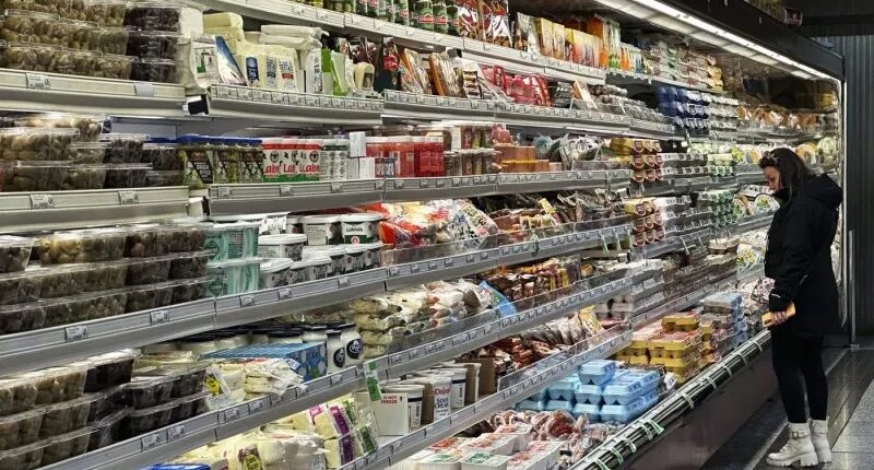 Which grocery stores are open for Thanksgiving 2025?