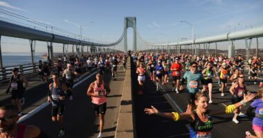 'Wicked' Broadway actor runs NYC marathon, hops on stage for two performances