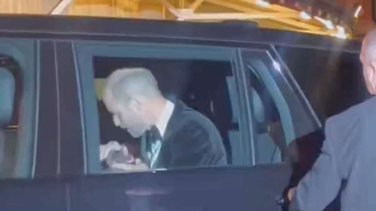 William and Kate share 'air kiss' before Royal Variety Performance