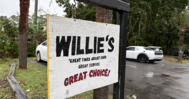 Willie's Bar & Grill closes doors, community center takes over