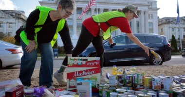 With SNAP paused, food pantry workers fill in the gaps