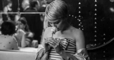 Zoey Deutch's 2025 Drama With A 90% Rotten Tomatoes Score Could Win Netflix An Oscar