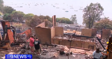 'Armageddon': Families return to devastation after Koolewong bushfire