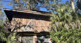 86-year-old Tampa man recalls rescue after he became stranded dangling from roof