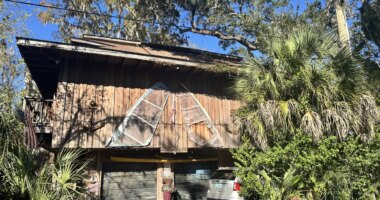 86-year-old Tampa man recalls rescue after he became stranded dangling from roof