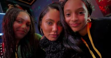 AYESHA CURRY ENJOYS GIRLS’ NIGHT OUT WITH DAUGHTERS RILEY AND RYAN