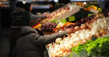 Adults are increasingly pessimistic about economy: Survey