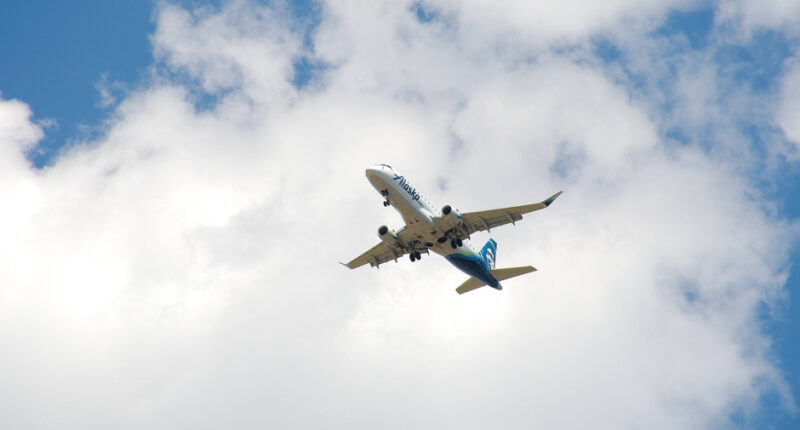 Alaska Airlines Passenger Tries to Open Plane Doors MID-FLIGHT