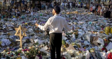 Australian state weighs ban on 'globalize the intifada' chants, masked protesters in wake of Hanukkah attack