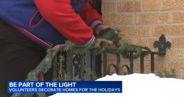 Be a Part of the Light 2025: My Block, My Hood, My City volunteers decorate South Side, Chicago homes on King Drive for holidays