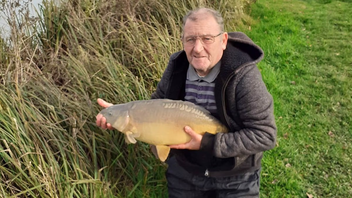 Bowls-loving British pensioner 'was tricked into smuggling £200,000 of meth into Chile after scammers told him he'd won a £3.7million prize'