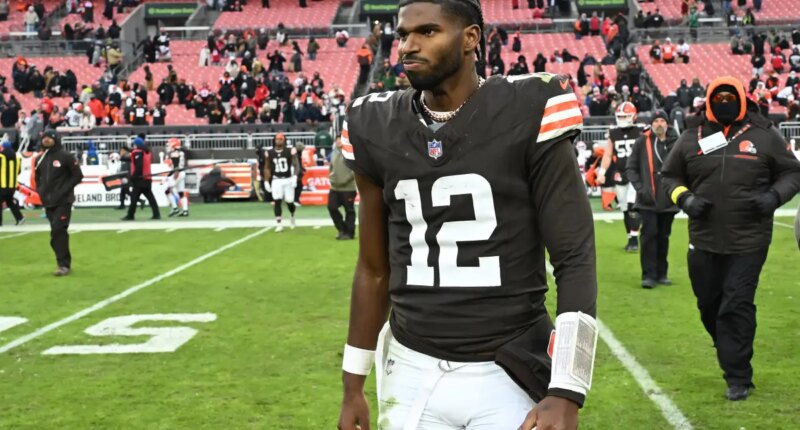 Browns sticking with Shedeur Sanders — at least for next week