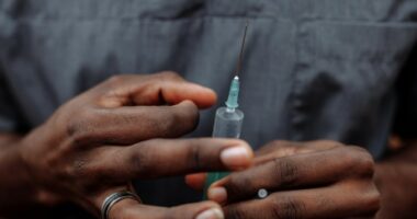 CDC PANEL RECOMMENDS DELAYING HEPATITIS B BIRTH DOSE IN MAJOR POLICY SHIFT