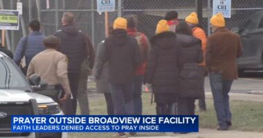 Catholic faith leaders denied access to Broadview Immigration and Customs Enforcement facility on Christmas Eve