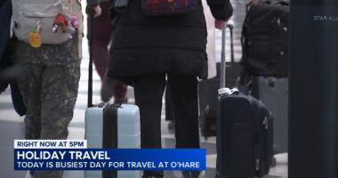 Chicago holiday travelers: Thousands of travelers going through O'Hare, Midway airports, roads as Christmas travel rush begins