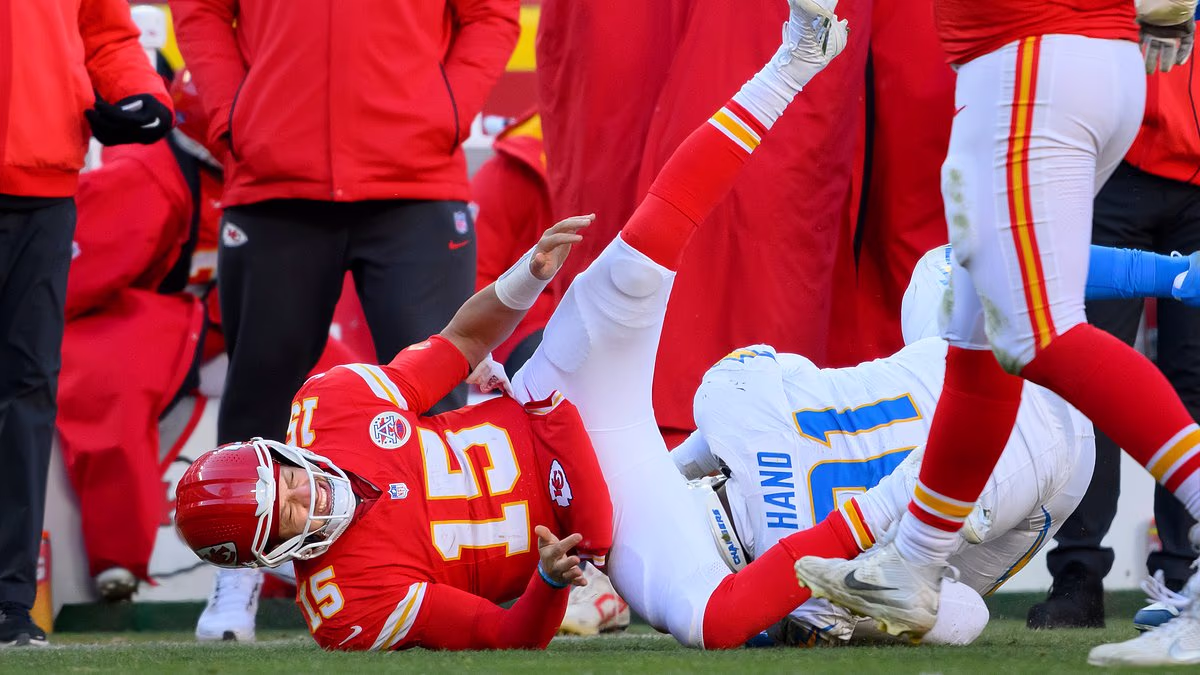Chiefs announce major Mahomes injury update after ACL tear