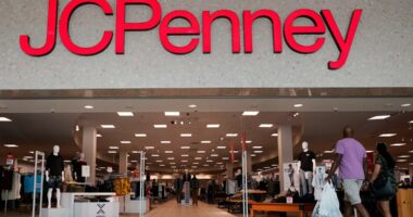 Deal to sell 117 JCPenney stores in danger of collapse