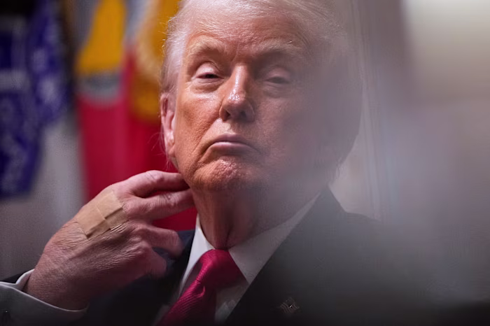 Doodling, drowsiness and a conspicuous misspelling highlight Trump's last Cabinet meeting of 2025